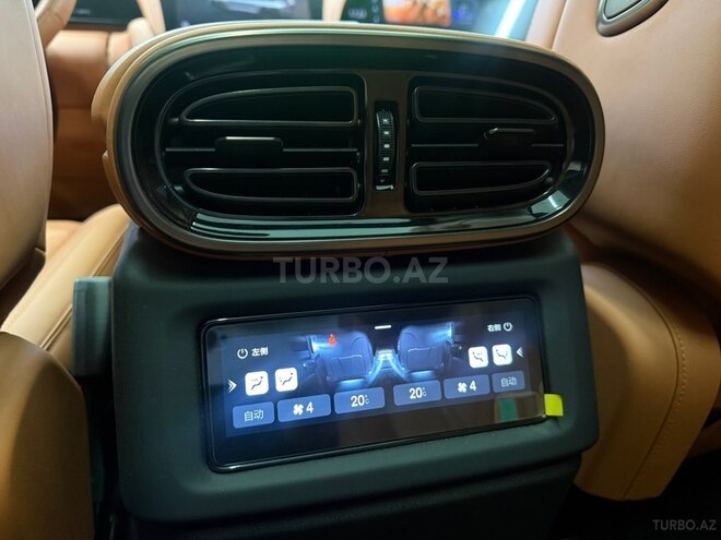 BYD Yangwang U8-16