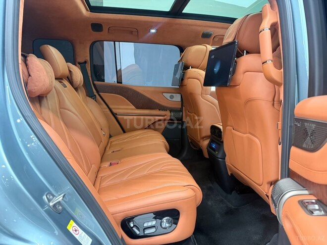 BYD Yangwang U8-12