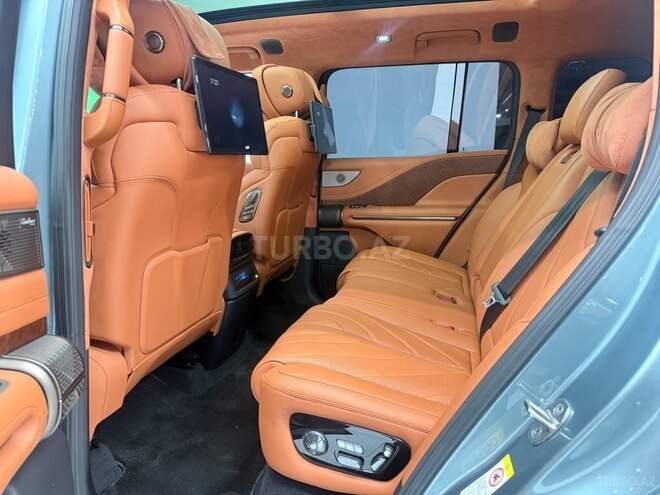 BYD Yangwang U8-13