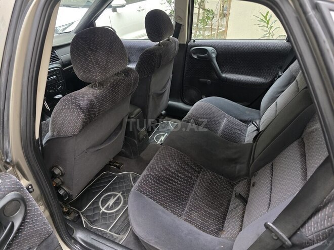 Opel Vectra-6