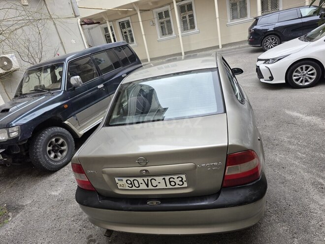 Opel Vectra-4