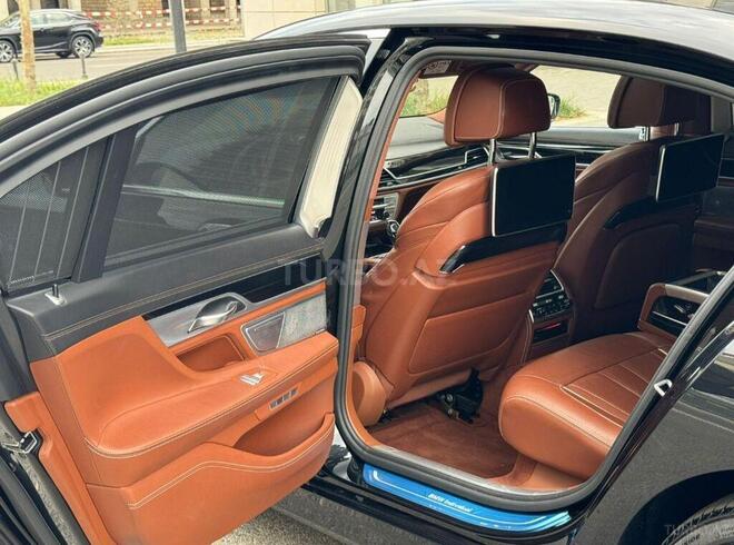 BMW 750 2016, 165,000 km - 4.4 l - Bakı