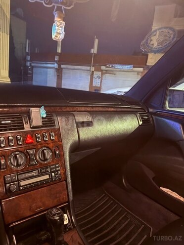 Mercedes E 280 1997, 335,000 km - 2.8 l - Bakı