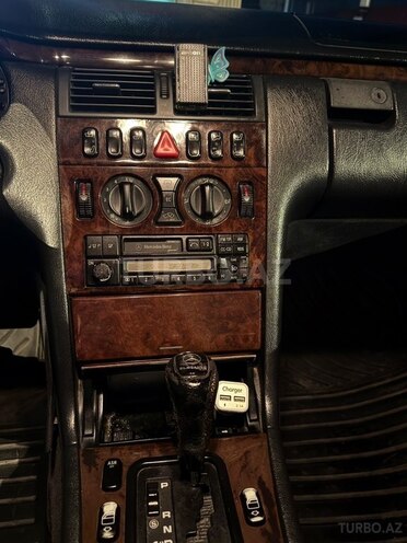 Mercedes E 280 1997, 335,000 km - 2.8 l - Bakı
