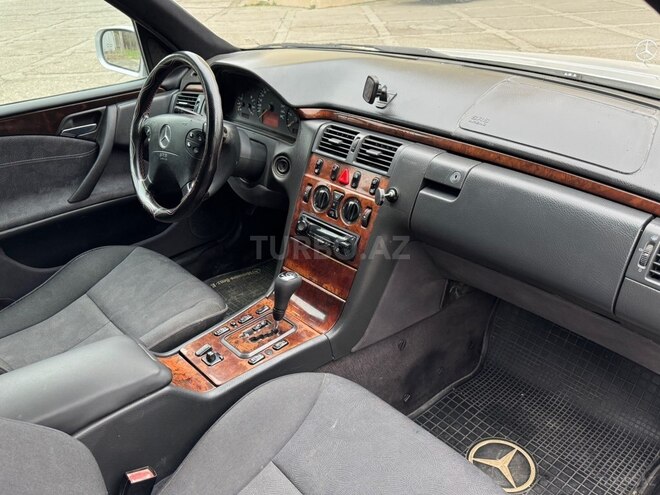 Mercedes E 270 1999, 389,000 km - 2.7 l - Sumqayıt