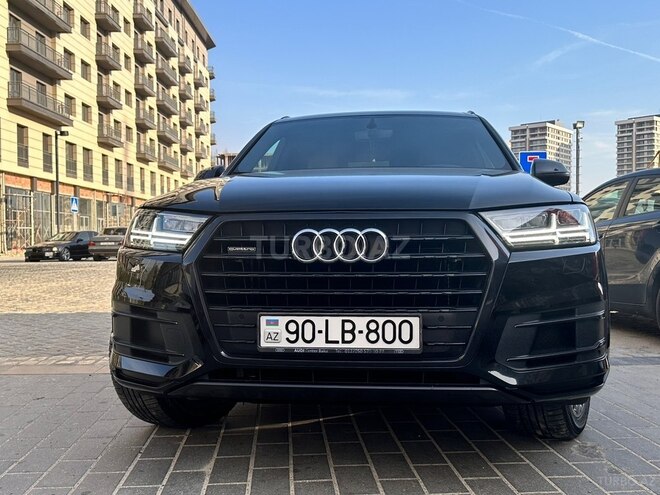 Audi Q7-1