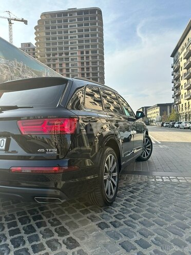 Audi Q7-4