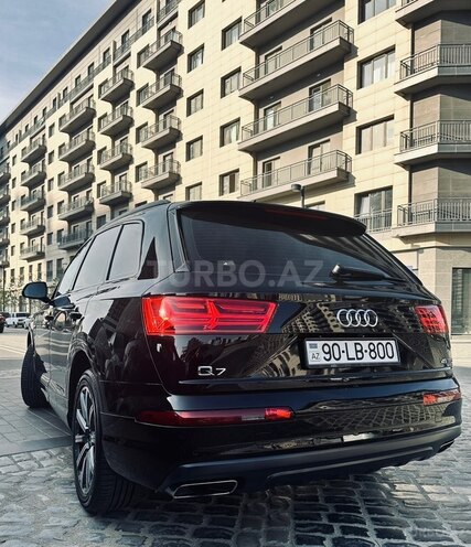 Audi Q7-5