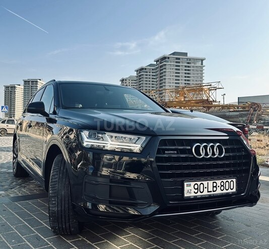 Audi Q7-8