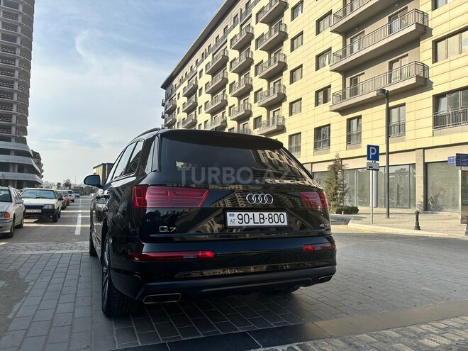 Audi Q7-10