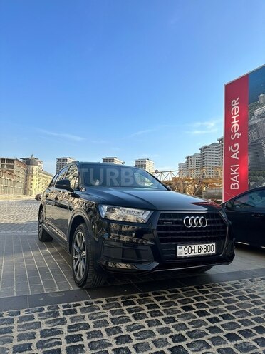 Audi Q7-11