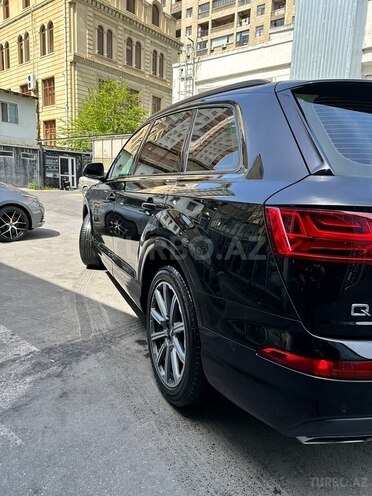 Audi Q7-13