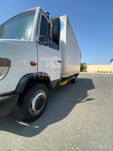 Mercedes Vario-6