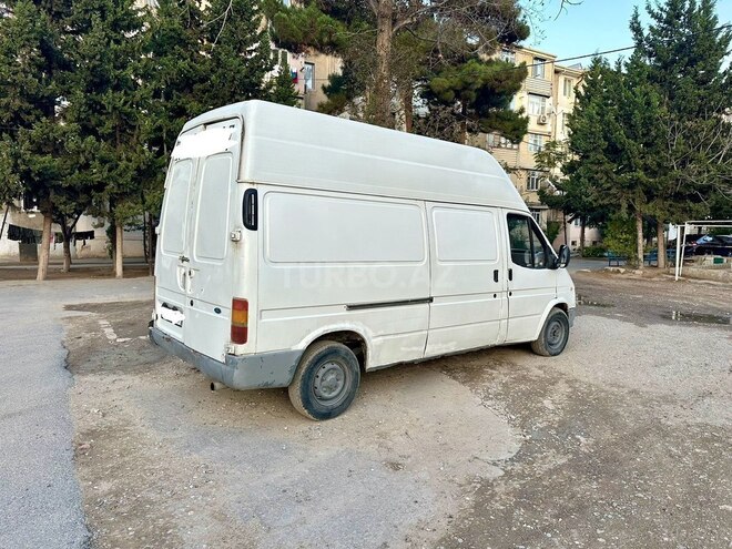 Ford Transit-3
