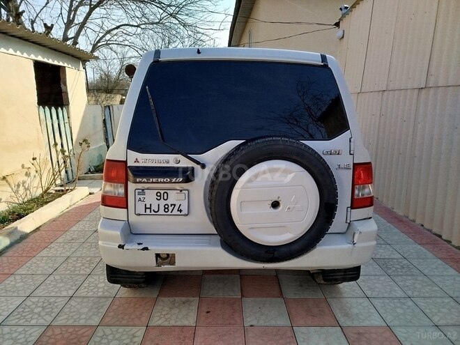 Mitsubishi Pajero io 2000, 300,000 km - 2.0 l - Neftçala
