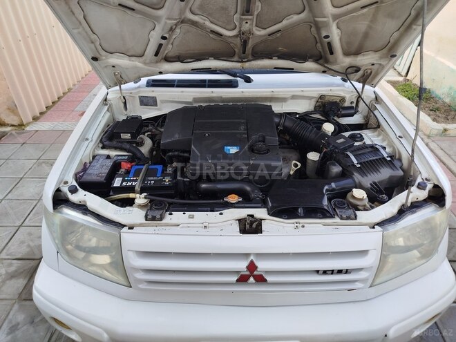 Mitsubishi Pajero io 2000, 300,000 km - 2.0 l - Neftçala