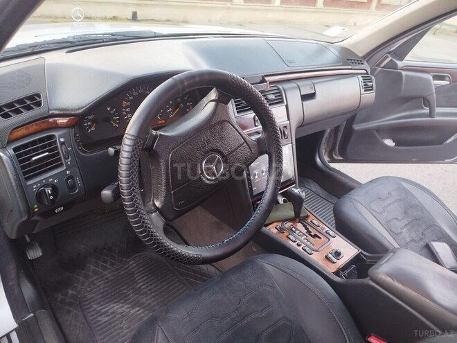 Mercedes E 240 1999, 281,963 km - 2.4 л - Gəncə