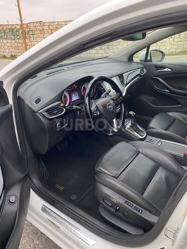 Opel Astra 2018, 215,000 km - 1.6 l - Bakı