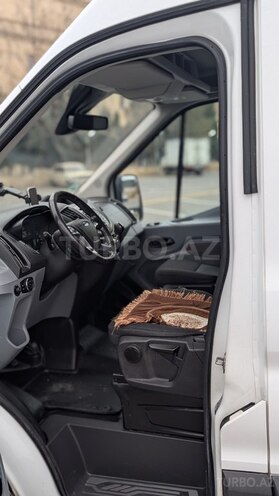 Ford Transit-8