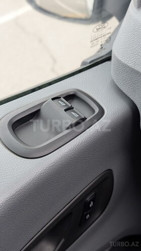 Ford Transit-10