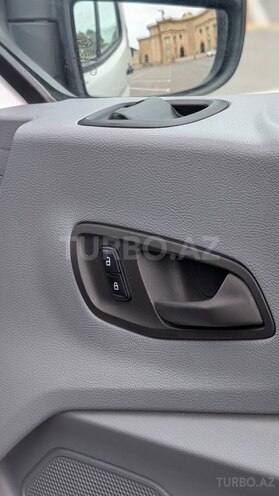 Ford Transit-15