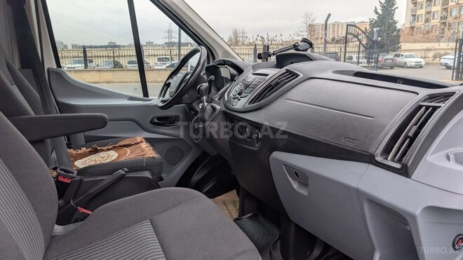 Ford Transit-11