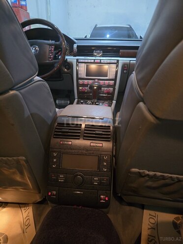 Volkswagen Phaeton-12