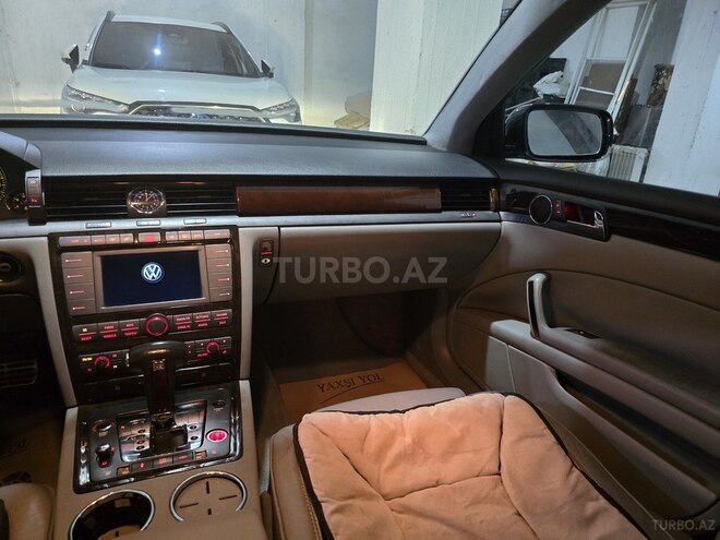 Volkswagen Phaeton-16