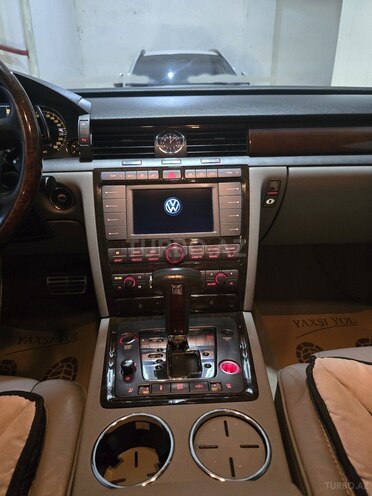Volkswagen Phaeton-5