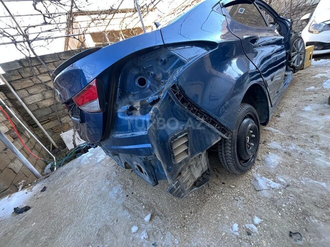 Hyundai Elantra-1