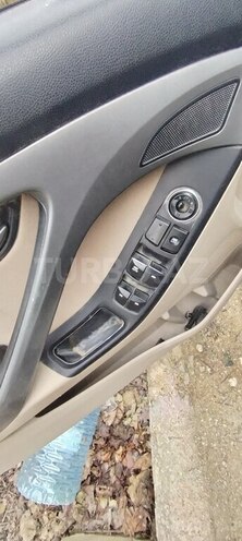 Hyundai Elantra-13