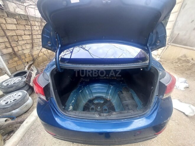 Hyundai Elantra-14