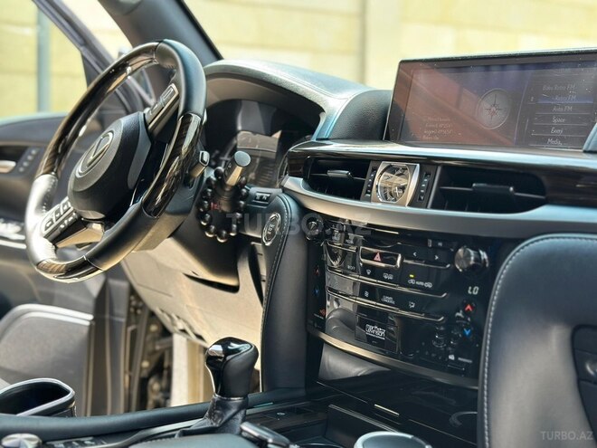 Lexus LX 450d-3