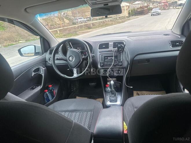 Volkswagen Polo-12