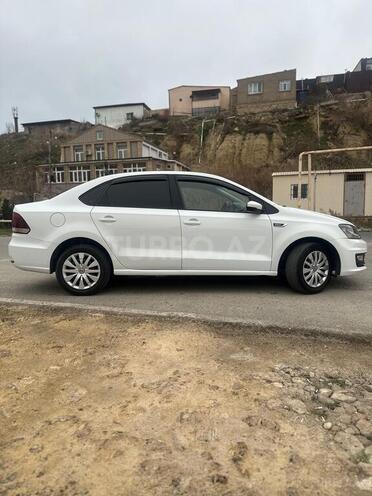 Volkswagen Polo-4