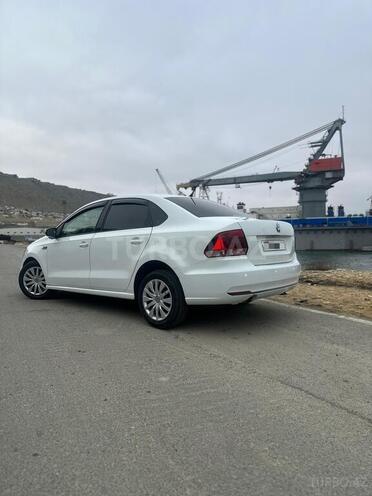 Volkswagen Polo-11
