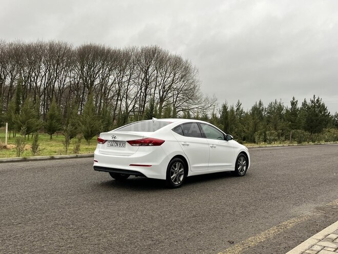 Hyundai Elantra 2017, 177,000 km - 2.0 l - Masallı