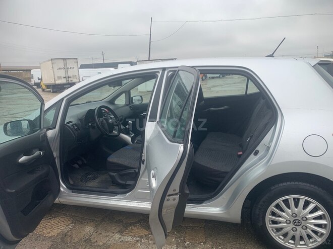 Toyota Auris 2010, 348,000 km - 1.4 л - Bakı