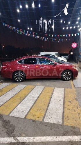 Nissan Altima-8