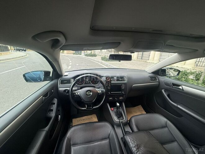 Volkswagen Jetta-11