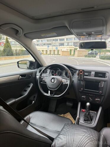 Volkswagen Jetta-15