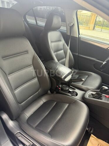 Volkswagen Jetta-12
