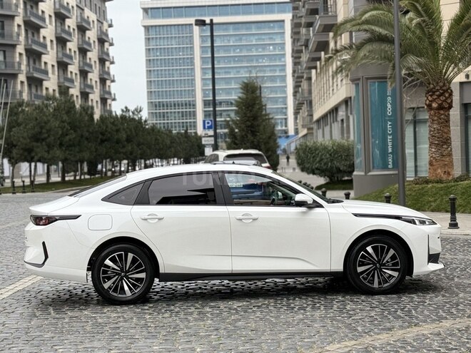 Changan Qiyuan A05-5