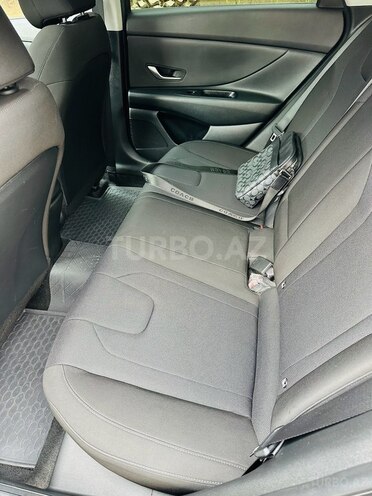 Hyundai Elantra-10