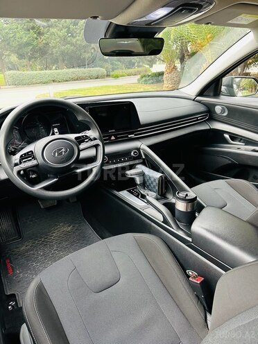 Hyundai Elantra-12