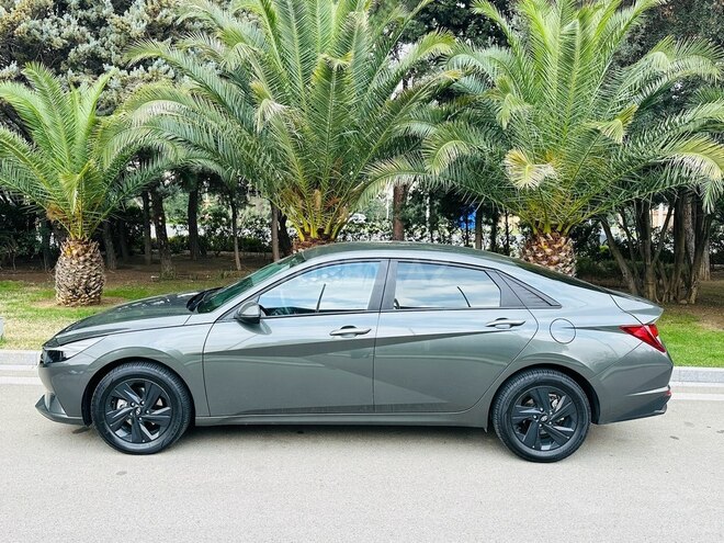 Hyundai Elantra-8