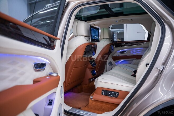 Bentley Bentayga-13