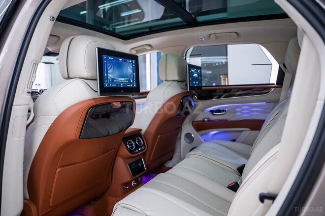 Bentley Bentayga-12