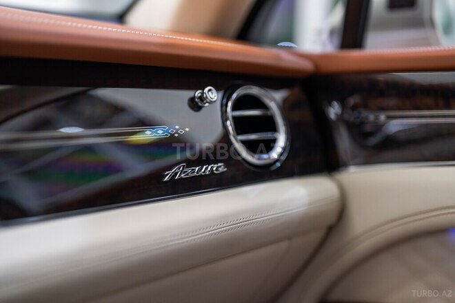 Bentley Bentayga-16