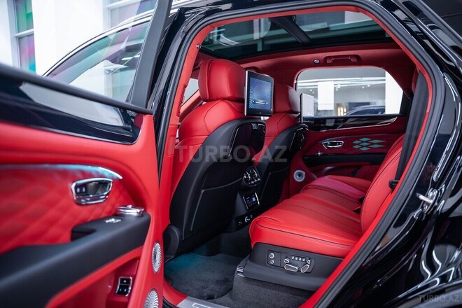 Bentley Bentayga-13